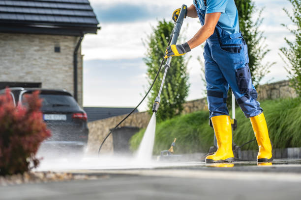 Best Driveway Pressure Washing  in Minneapolis, KS